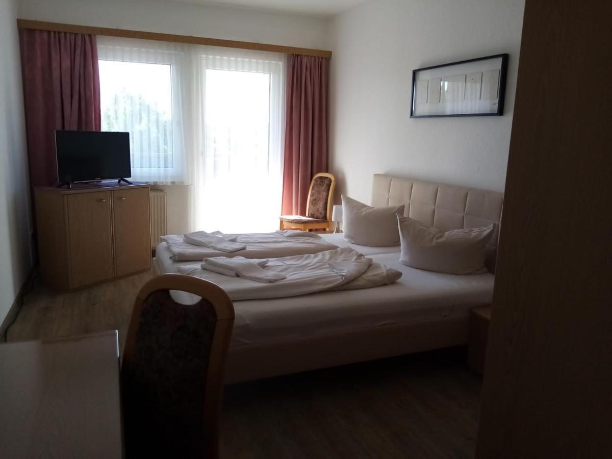 Zur Linde Hotel Ostrau  ภายนอก รูปภาพ