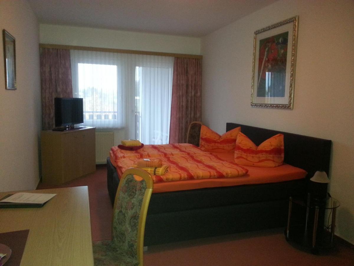 Zur Linde Hotel Ostrau  ภายนอก รูปภาพ