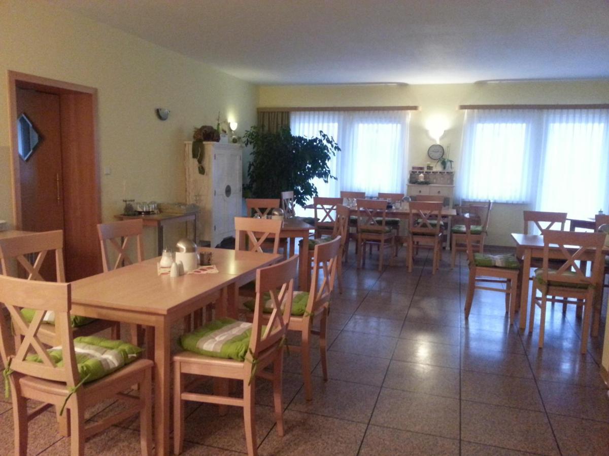 Zur Linde Hotel Ostrau  ภายนอก รูปภาพ