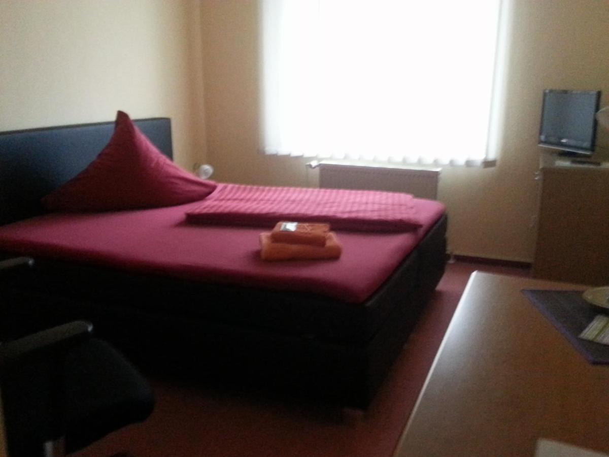 Zur Linde Hotel Ostrau  ภายนอก รูปภาพ