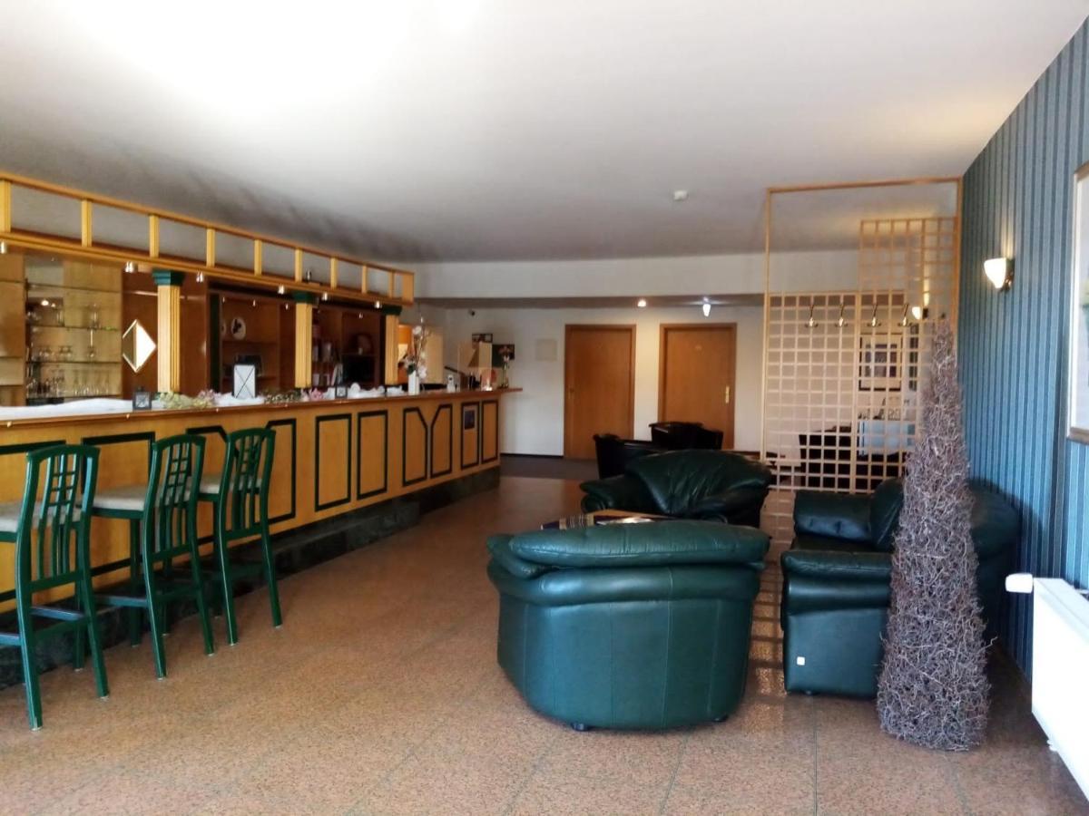 Zur Linde Hotel Ostrau  ภายนอก รูปภาพ
