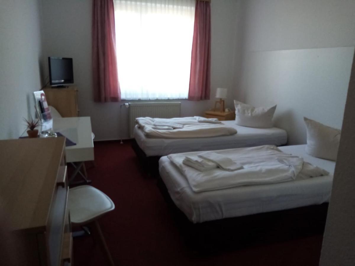 Zur Linde Hotel Ostrau  ภายนอก รูปภาพ