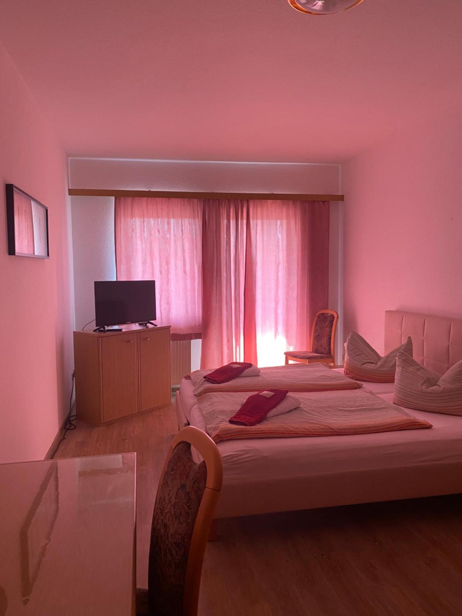 Zur Linde Hotel Ostrau  ภายนอก รูปภาพ